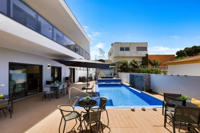 Moradia T4 para Venda em Mexilhoeira Grande