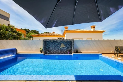 Moradia T4 para Venda em Mexilhoeira Grande