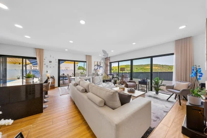 Moradia T4 para Venda em Mexilhoeira Grande