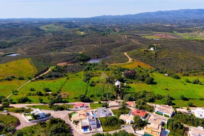 Moradia T4 para Venda em Mexilhoeira Grande