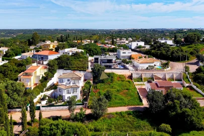 Moradia T4 para Venda em Mexilhoeira Grande