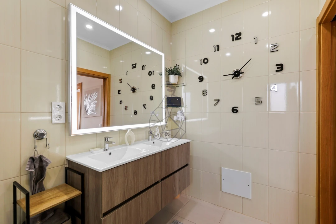 Moradia T4 para Venda em Mexilhoeira Grande Foto 54