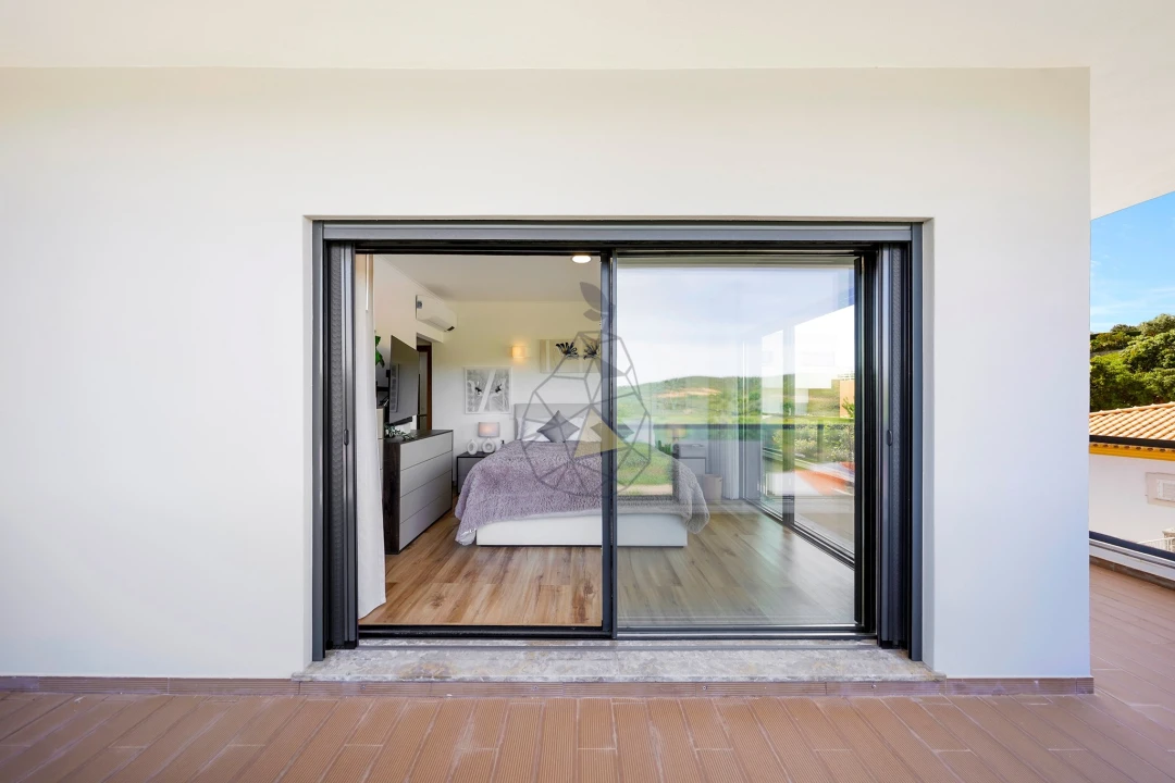 Moradia T4 para Venda em Mexilhoeira Grande Foto 48