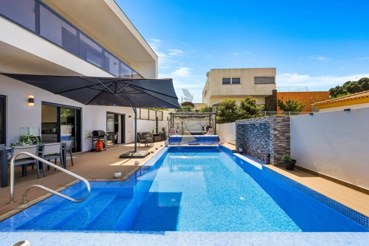 Moradia T4 para Venda em Mexilhoeira Grande Foto 12