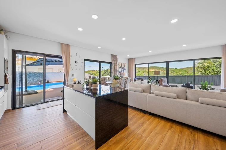 Moradia T4 para Venda em Mexilhoeira Grande Foto 10