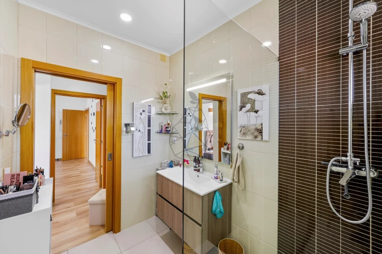 Moradia T4 para Venda em Mexilhoeira Grande Foto 40