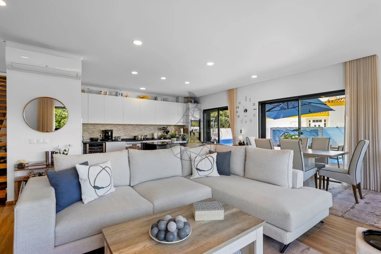 Moradia T4 para Venda em Mexilhoeira Grande Foto 3