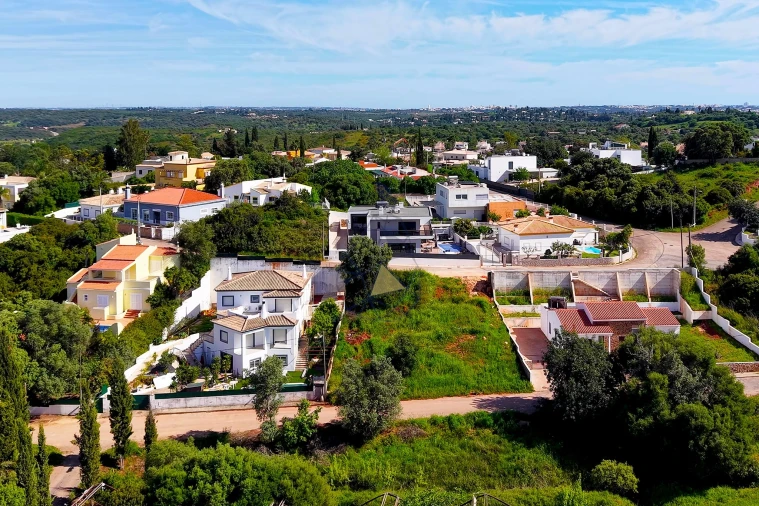 Moradia T4 para Venda em Mexilhoeira Grande Foto 68