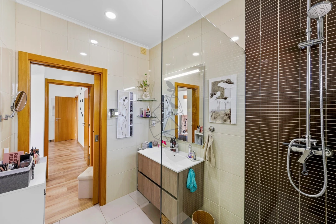 Moradia T4 para Venda em Mexilhoeira Grande Foto 40