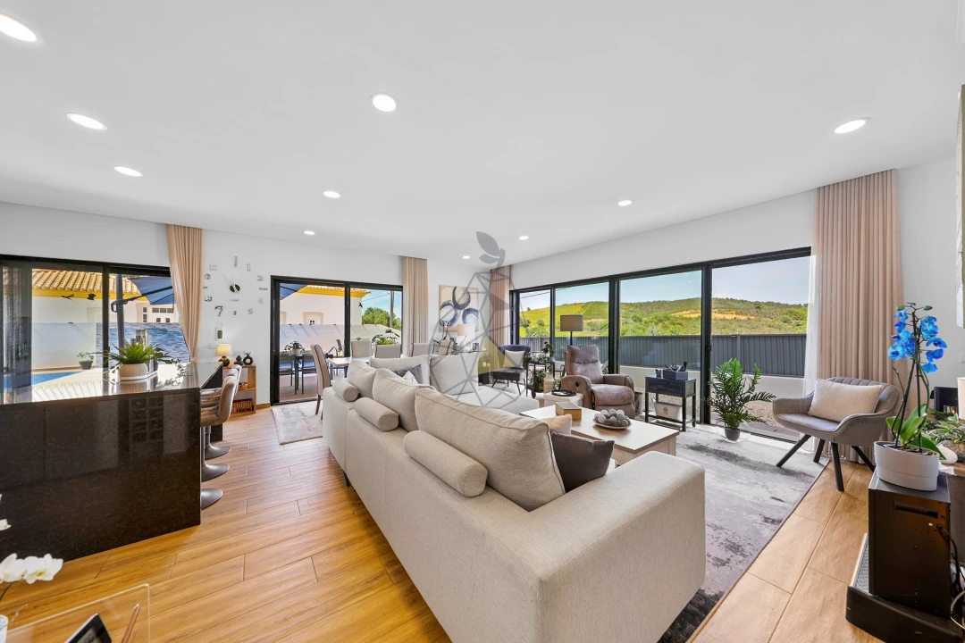 Moradia T4 para Venda em Mexilhoeira Grande Foto 2