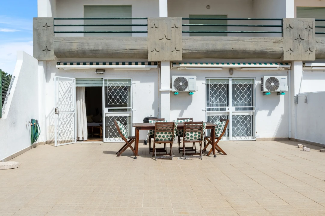 Apartamento T2 para Venda em Quarteira Foto 23