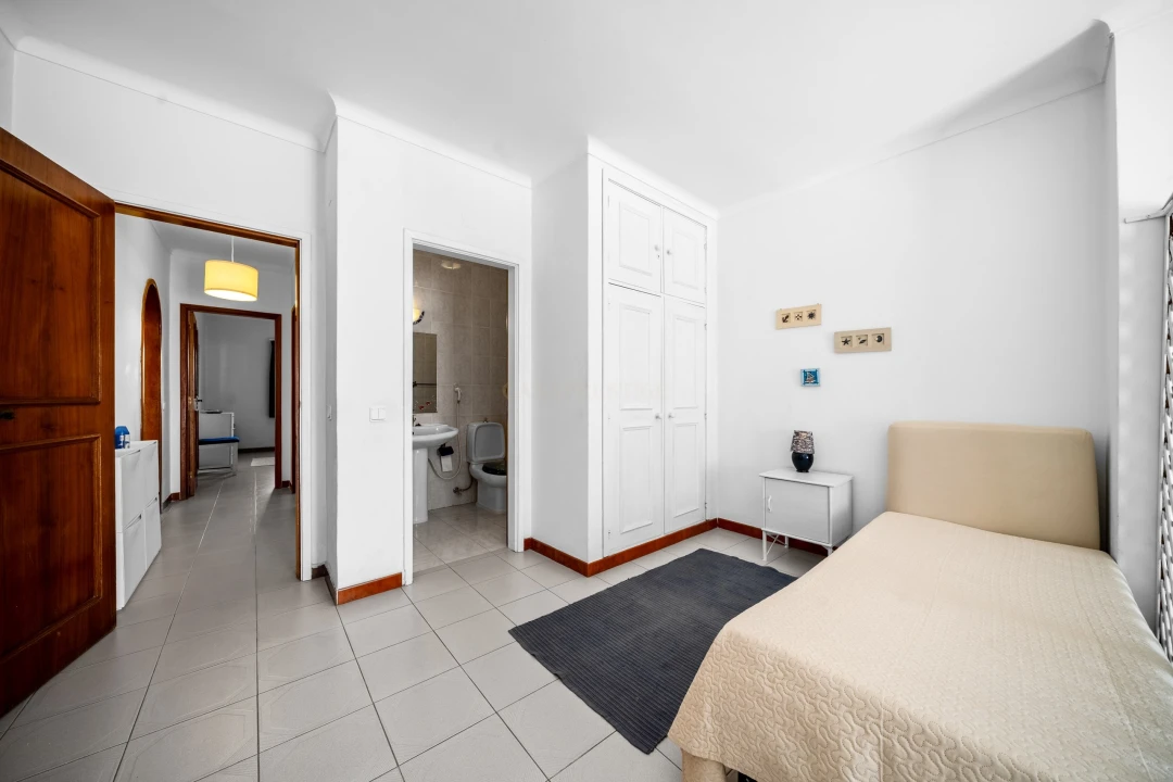 Apartamento T2 para Venda em Quarteira Foto 14