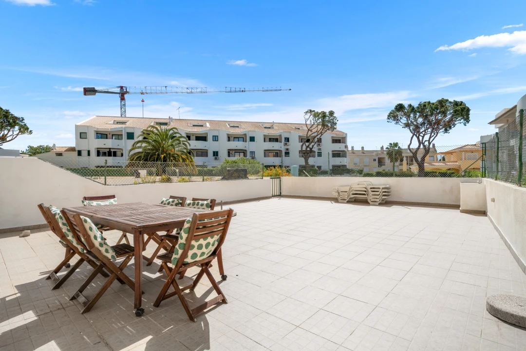 Apartamento T2 para Venda em Quarteira Foto 22