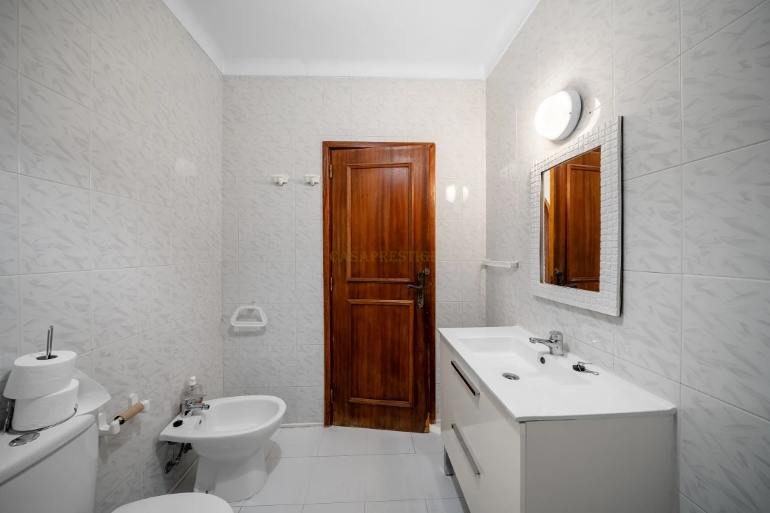 Apartamento T2 para Venda em Quarteira Foto 9