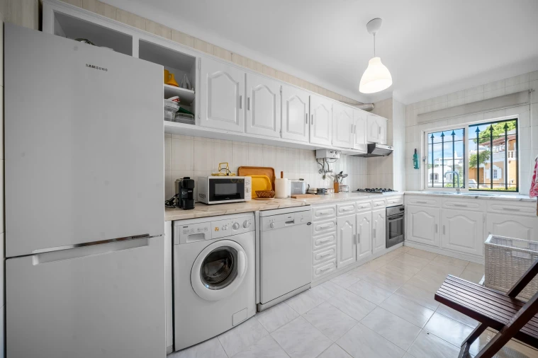 Apartamento T2 para Venda em Quarteira Foto 18