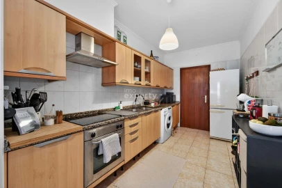 Apartamento T1 para Venda em Caniço