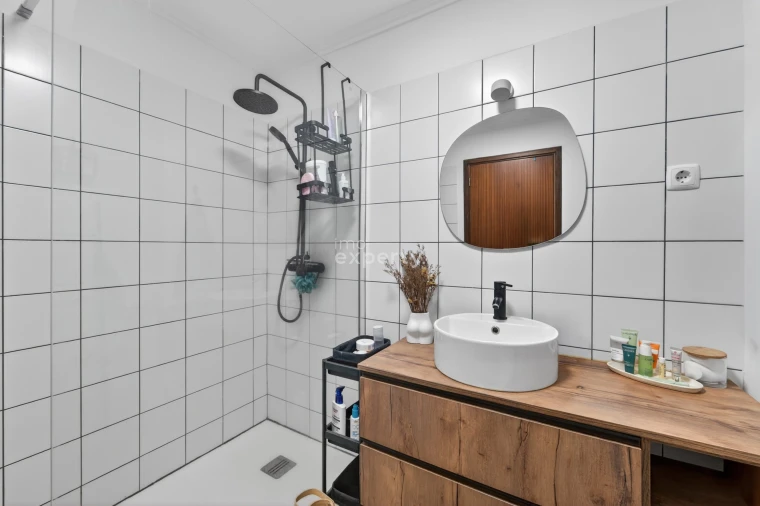 Apartamento T1 para Venda em Caniço Foto 10