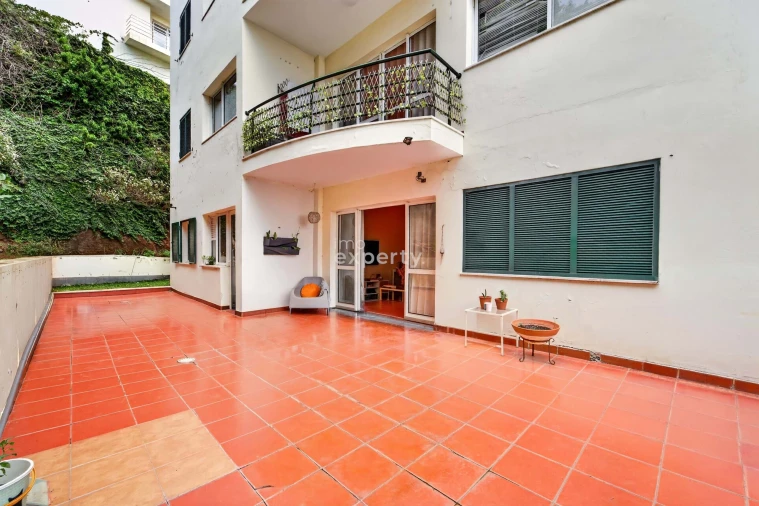 Apartamento T1 para Venda em Caniço Foto 15