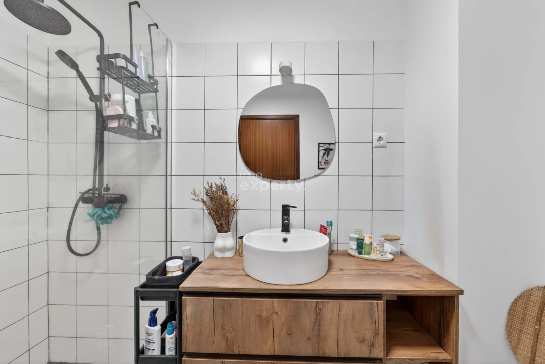 Apartamento T1 para Venda em Caniço Foto 11