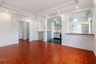 Apartamento T2 para Venda em Agualva e Mira-Sintra