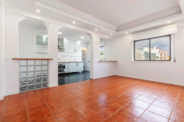 Apartamento T2 para Venda em Agualva e Mira-Sintra Foto 6