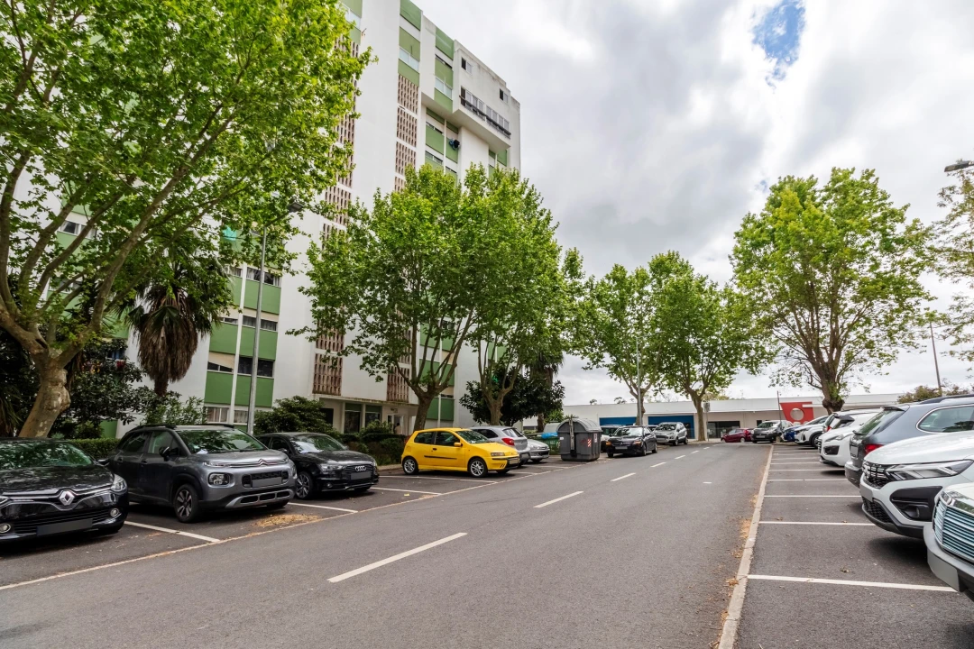 Apartamento T4 para Venda em Santo António dos Cavaleiros e Frielas Foto 1