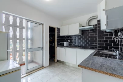 Apartamento T4 para Venda em Santo António dos Cavaleiros e Frielas