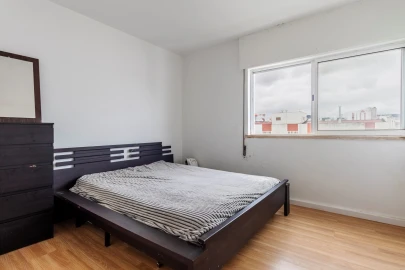 Apartamento T4 para Venda em Santo António dos Cavaleiros e Frielas