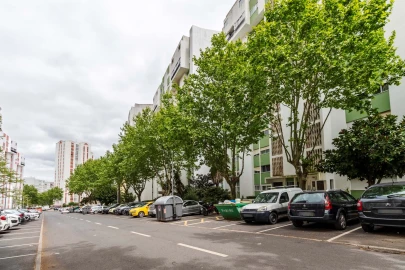 Apartamento T4 para Venda em Santo António dos Cavaleiros e Frielas