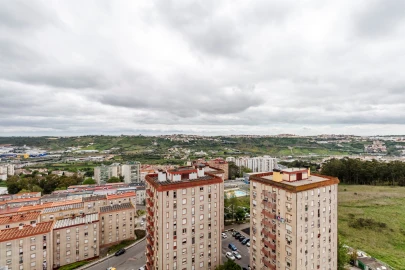 Apartamento T4 para Venda em Santo António dos Cavaleiros e Frielas