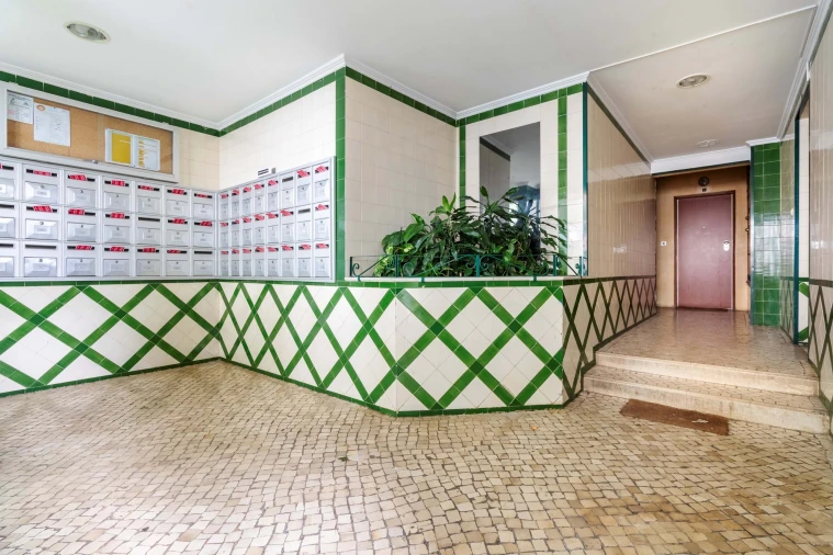 Apartamento T4 para Venda em Santo António dos Cavaleiros e Frielas Foto 3