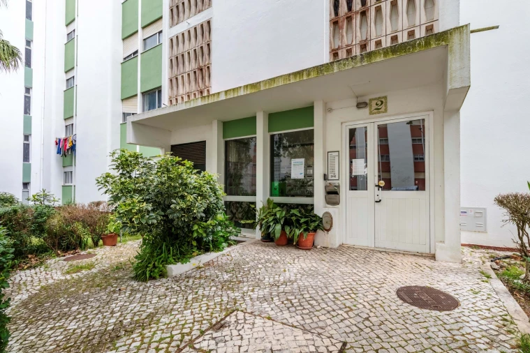 Apartamento T4 para Venda em Santo António dos Cavaleiros e Frielas Foto 2