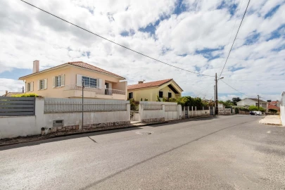 Moradia T5 para Venda em Algueirão-Mem Martins