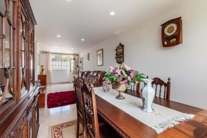 Moradia T5 para Venda em Algueirão-Mem Martins