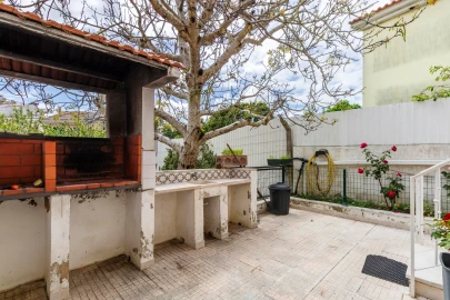 Moradia T5 para Venda em Algueirão-Mem Martins