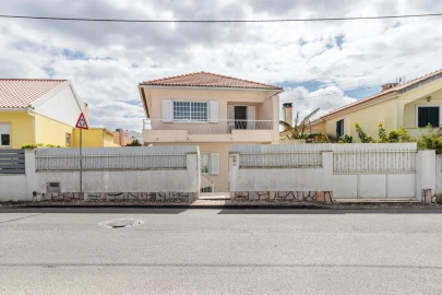 Moradia T5 para Venda em Algueirão-Mem Martins