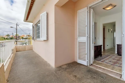 Moradia T5 para Venda em Algueirão-Mem Martins