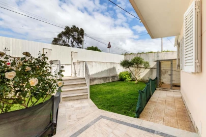 Moradia T5 para Venda em Algueirão-Mem Martins