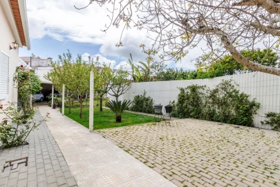 Moradia T5 para Venda em Algueirão-Mem Martins