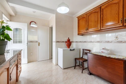 Moradia T5 para Venda em Algueirão-Mem Martins