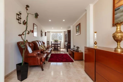 Moradia T5 para Venda em Algueirão-Mem Martins