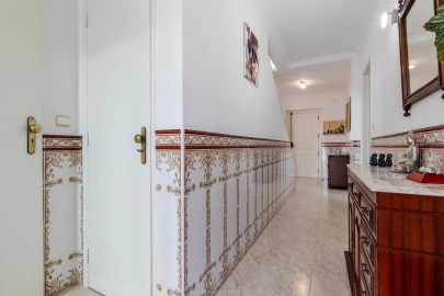 Moradia T5 para Venda em Algueirão-Mem Martins