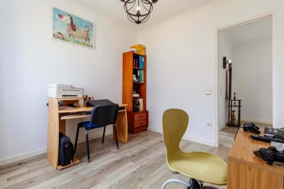 Moradia T5 para Venda em Algueirão-Mem Martins