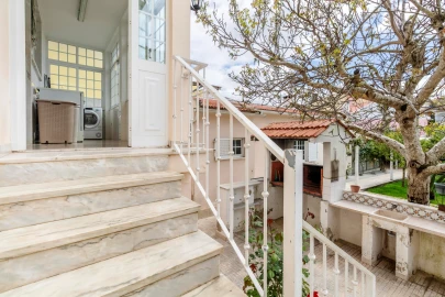 Moradia T5 para Venda em Algueirão-Mem Martins