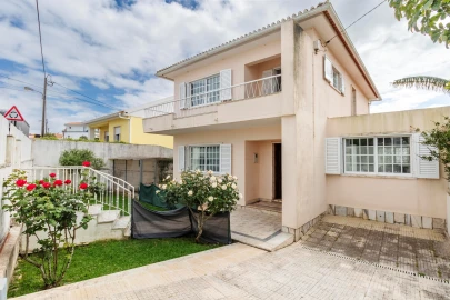 Moradia T5 para Venda em Algueirão-Mem Martins