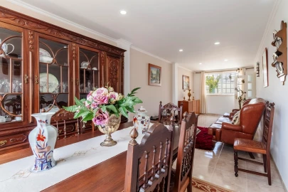 Moradia T5 para Venda em Algueirão-Mem Martins