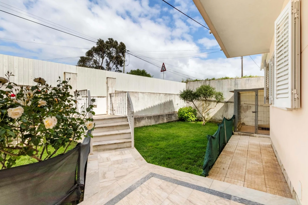 Moradia T5 para Venda em Algueirão-Mem Martins Foto 4