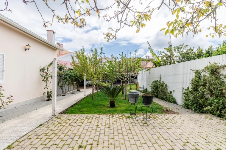 Moradia T5 para Venda em Algueirão-Mem Martins Foto 80