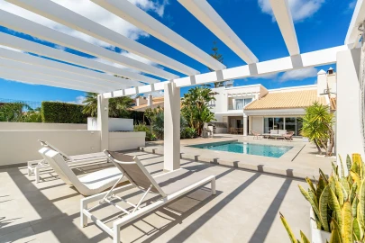 Moradia T4 para Venda em Quarteira