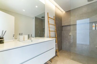 Moradia T4 para Venda em Quarteira